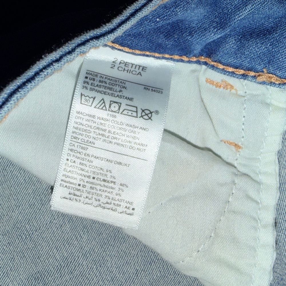 Old Navy Women's Skinny Jeans in Classic Blue - Picture 4 of 4